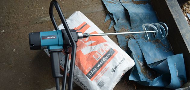 Строительным миксером можно приготовить лишь небольшой объем штукатурки