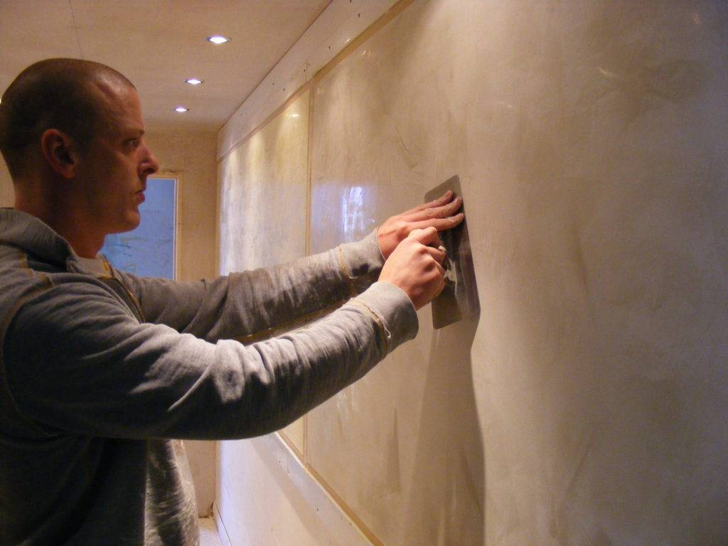 Венецианская штукатурка: что такое, способы, техники нанесения