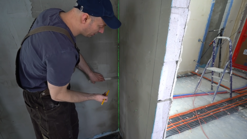 Как быстро научиться в домашних условиях штукатурить стены