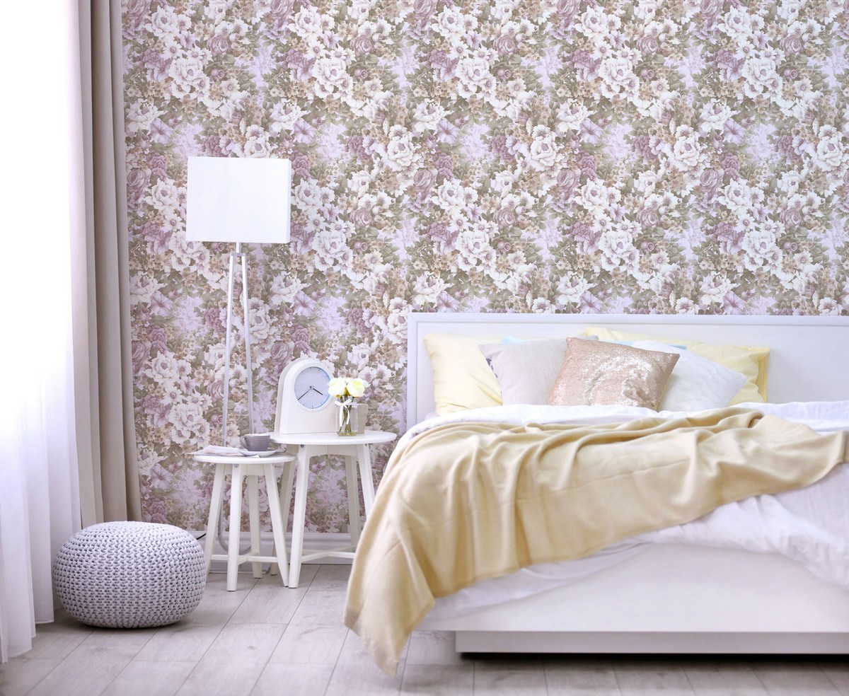 Можно ли клеить флизелиновые обои на краску и как правильно это делать?