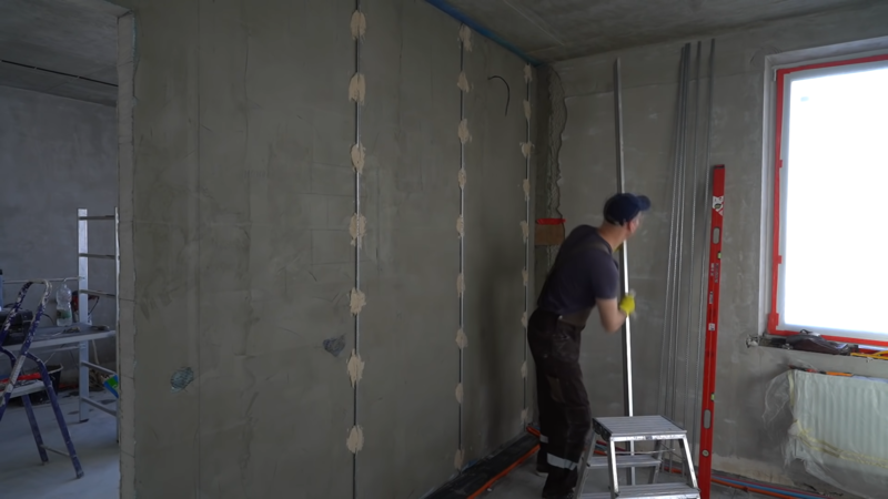 Как быстро научиться в домашних условиях штукатурить стены