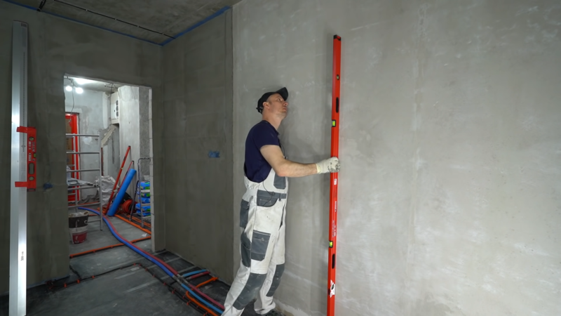 Как быстро научиться в домашних условиях штукатурить стены