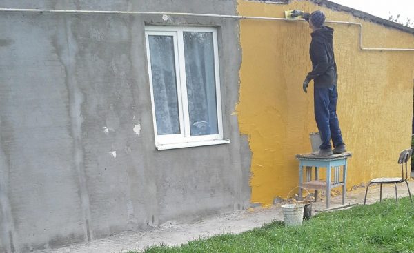 Технология нанесения штукатурки короед: фото примеров, инструкция