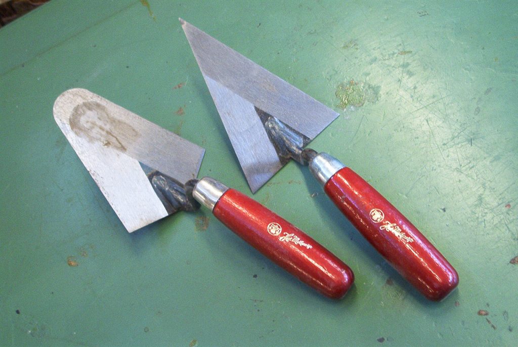 Инструменты для штукатурных работ: виды и назначение