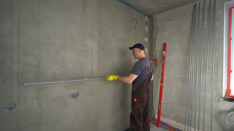 Как быстро научиться в домашних условиях штукатурить стены