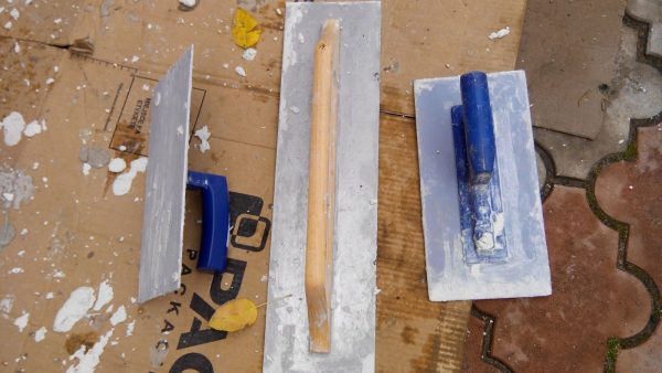 Технология нанесения штукатурки короед: фото примеров, инструкция