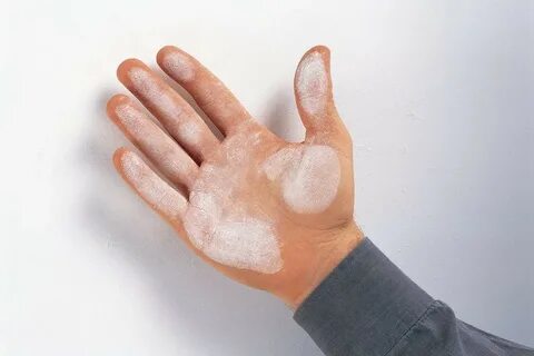 Можно ли клеить флизелиновые обои на краску и как правильно это делать?