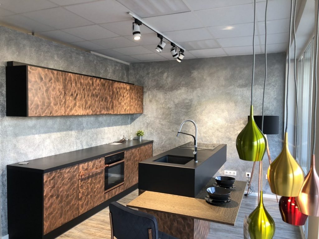 Современные идеи отделки стен кухни: варианты кроме плитки и обоев