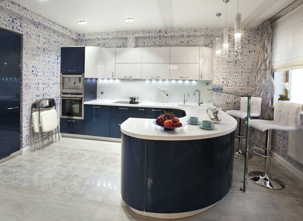 Современные идеи отделки стен кухни: варианты кроме плитки и обоев