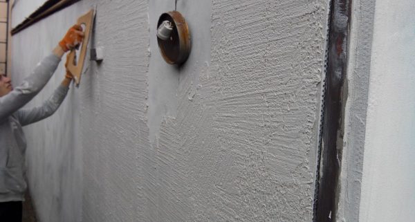 Технология нанесения штукатурки короед: фото примеров, инструкция