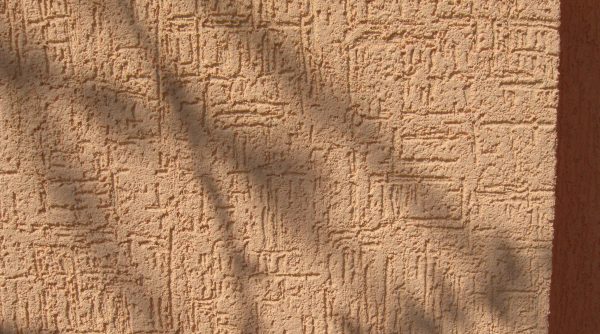 Технология нанесения штукатурки короед: фото примеров, инструкция