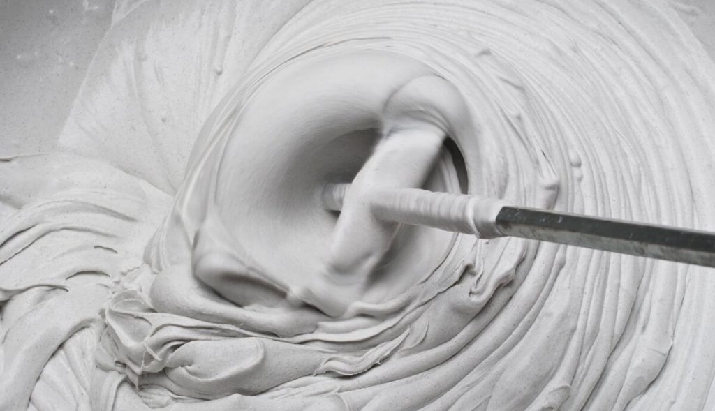 Структурная штукатурка для внутренней отделки стен: виды, характеристики, фото